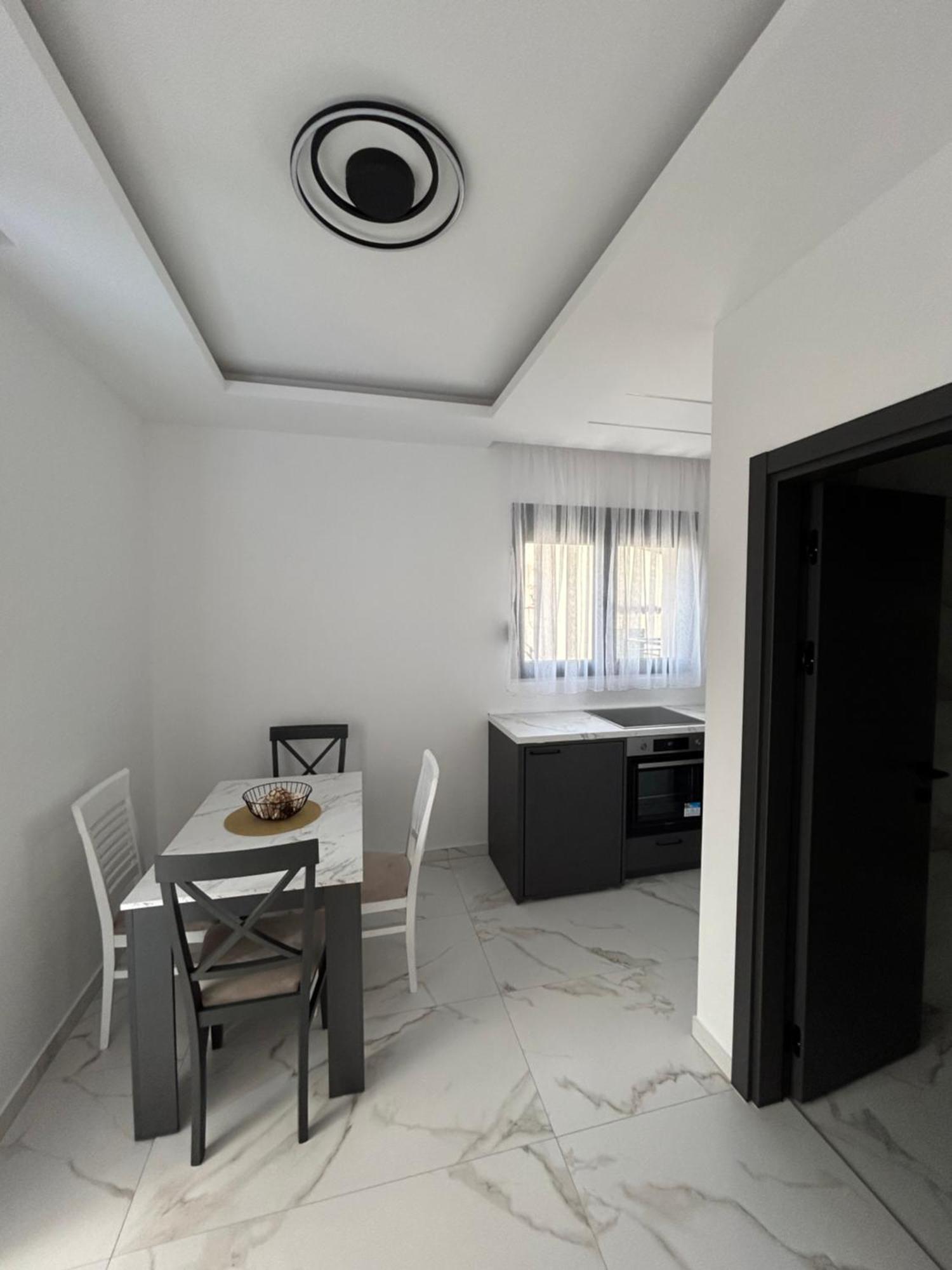 Merlin Prestige Apartments 부드바 외부 사진